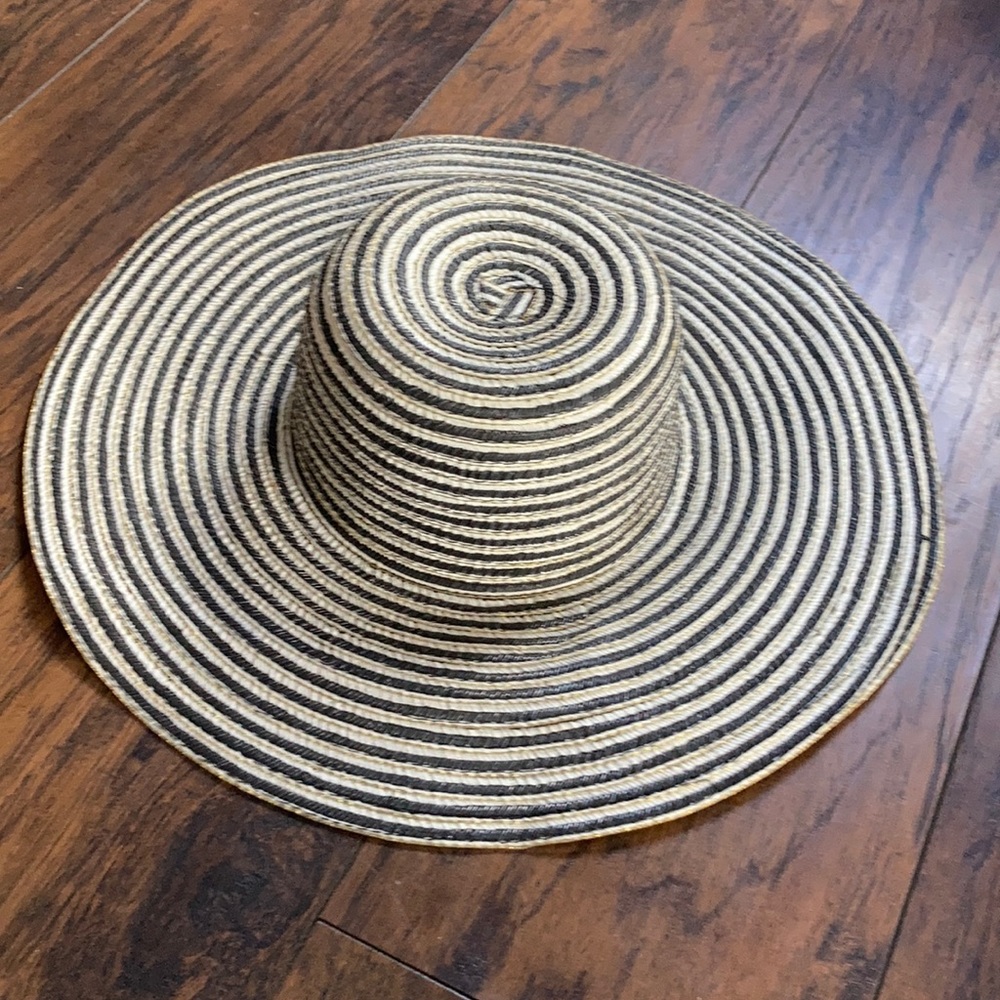 Jhats Beach Hat